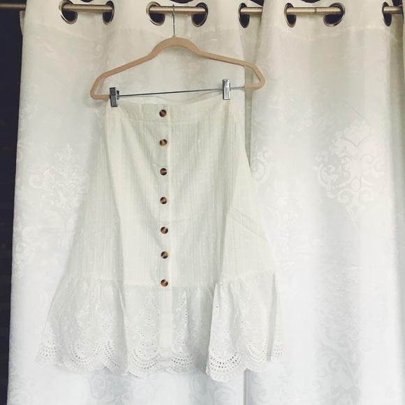 🆕Lilah Off White Eyelet Midi Skirt - Picture 8 of 8